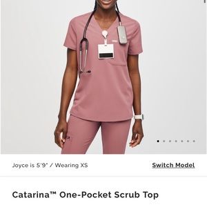 Small muave figs scrub top